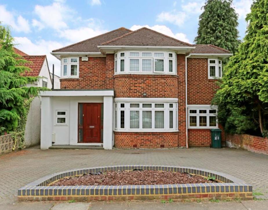 Edgwarebury Lane, Edgware